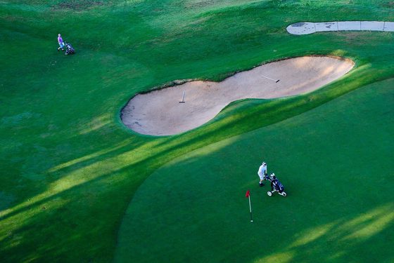 Green de práctica con su bunker visto desde arriba