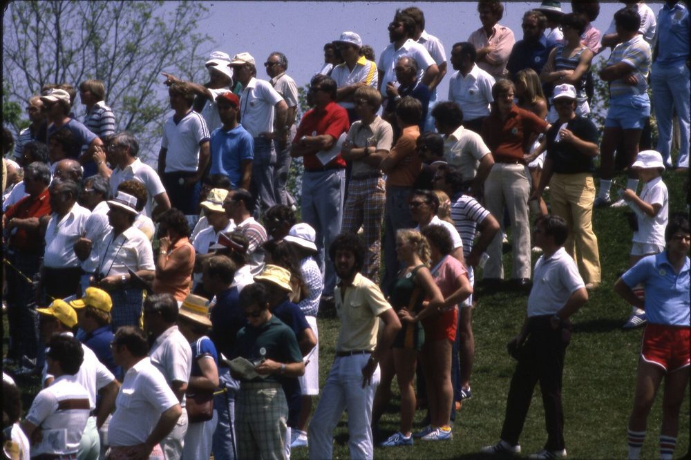 Público siguiendo un torneo de golf
